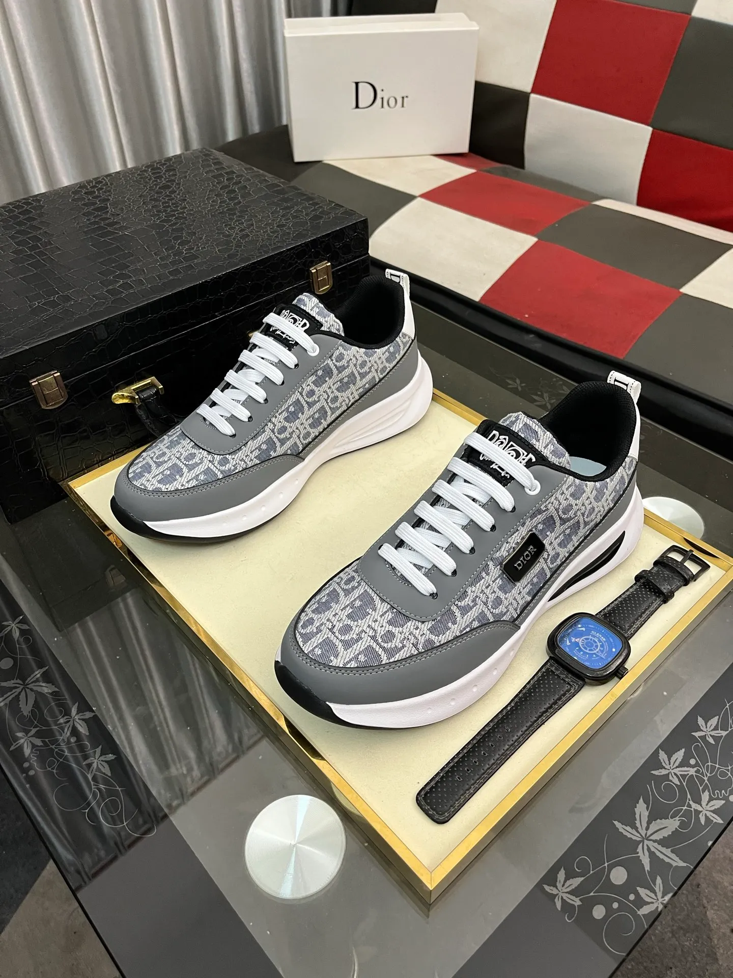 Men's men's shoes💰440⌚️⌚️Dior original quality.~ Unique modern style sneakers. 🏃A must-have casual shoe for trendy men😍😍 Original brand imported from Italy, imported original leather, sheep lining (refuses to discolor and grind feet) Sole: Original sole provided by the original factory, French lazy style design ⚠️Fit to the feet, original quality, super comfortable original sole. Just like shooting the real thing 🎬The real thing is better, code number: 38-443️⃣colors available